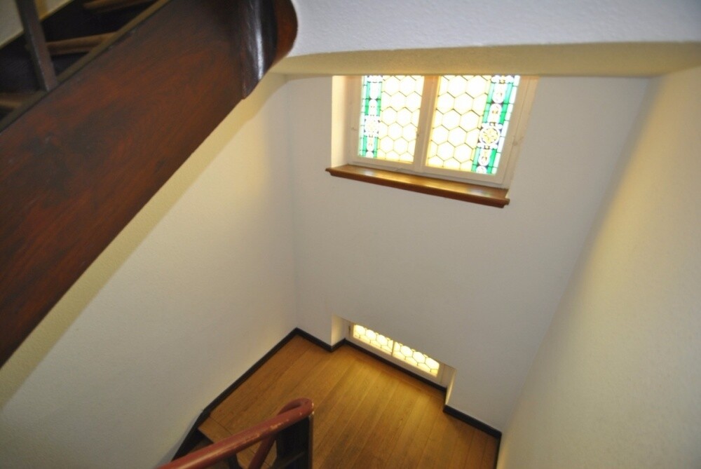 Gepflegtes und lichtes Treppenhaus