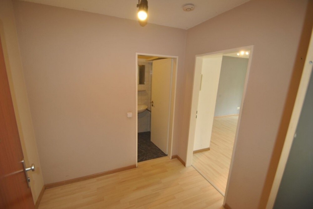 Guter Apartmentschnitt mit gut zu möblieren Flur