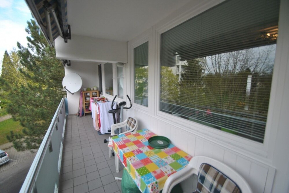 Sonnenbad oder Kaffe und Kuchen auf dem Sonnen- Südbalkon