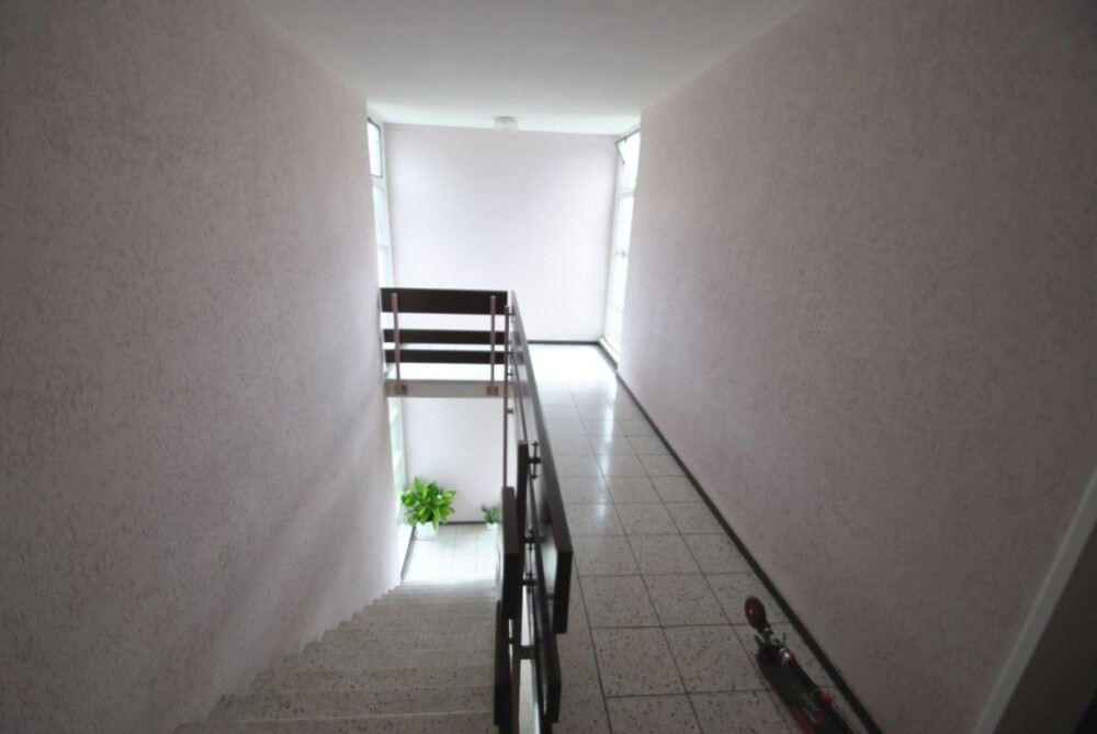 Gepflegtes helles Treppenhaus