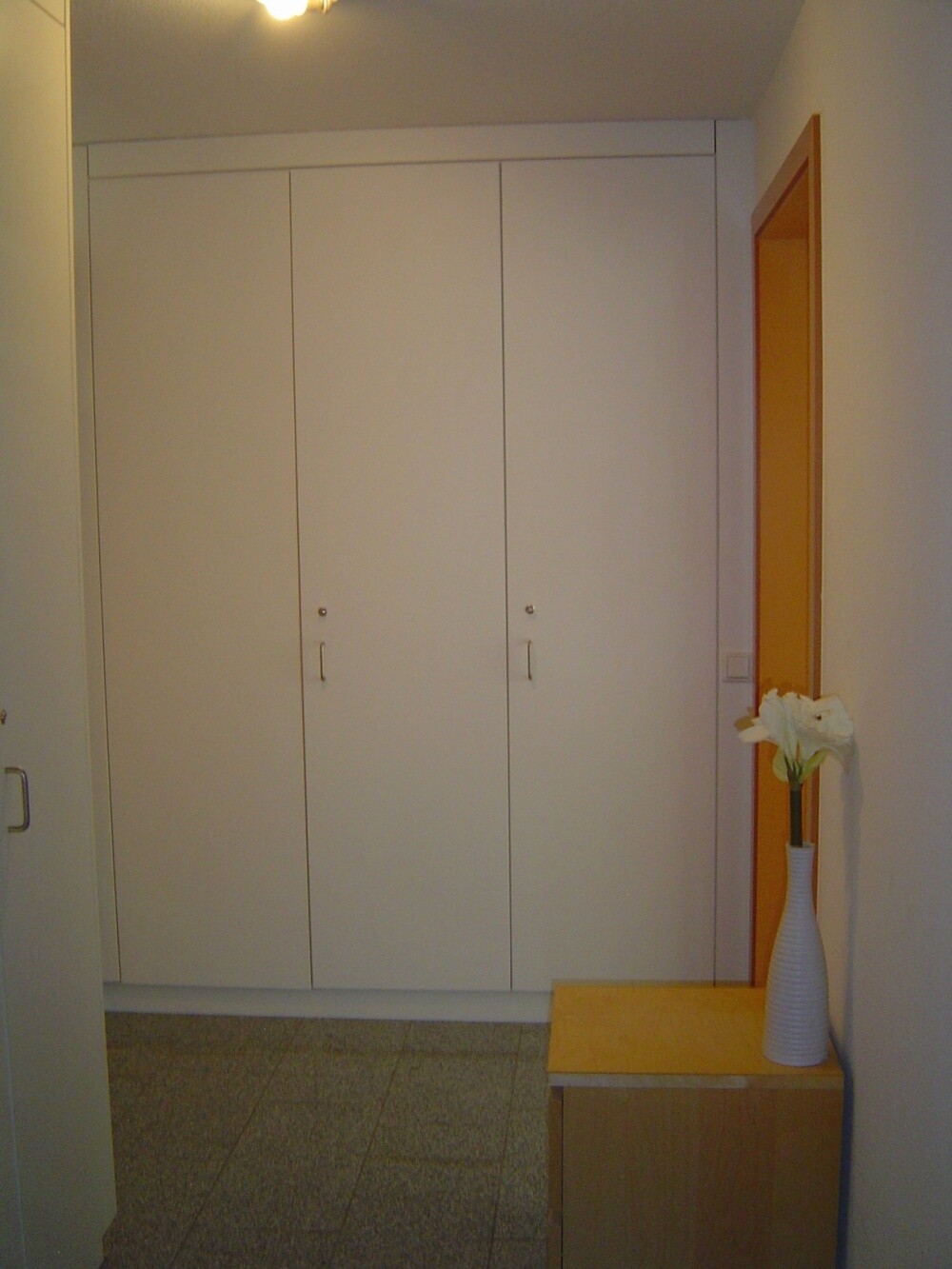 Foyer im Sondernutzungsrecht mit Einbauschrank