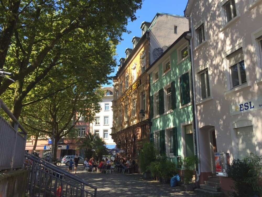 Urbanität um die Ecke, Kuchen und mehr im "Cafe Ruf"