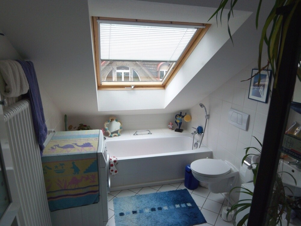 Tageslichtbad mit Dusche und Badewanne