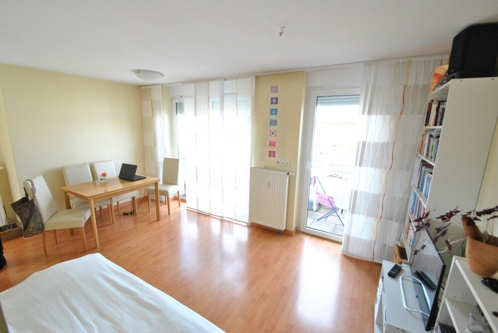 Wohnzimmer in lichter Süd-West Ausrichtung