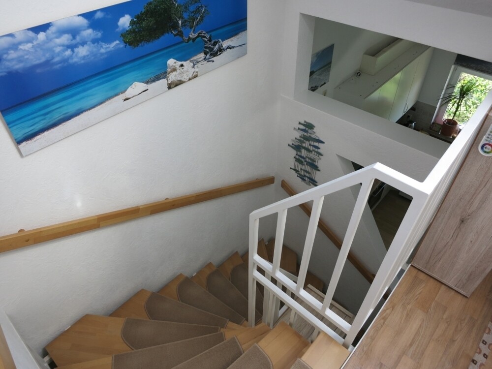 18 - Treppe zur oberen Etage