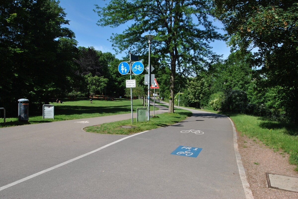 Umgebung mit Radweg FR1