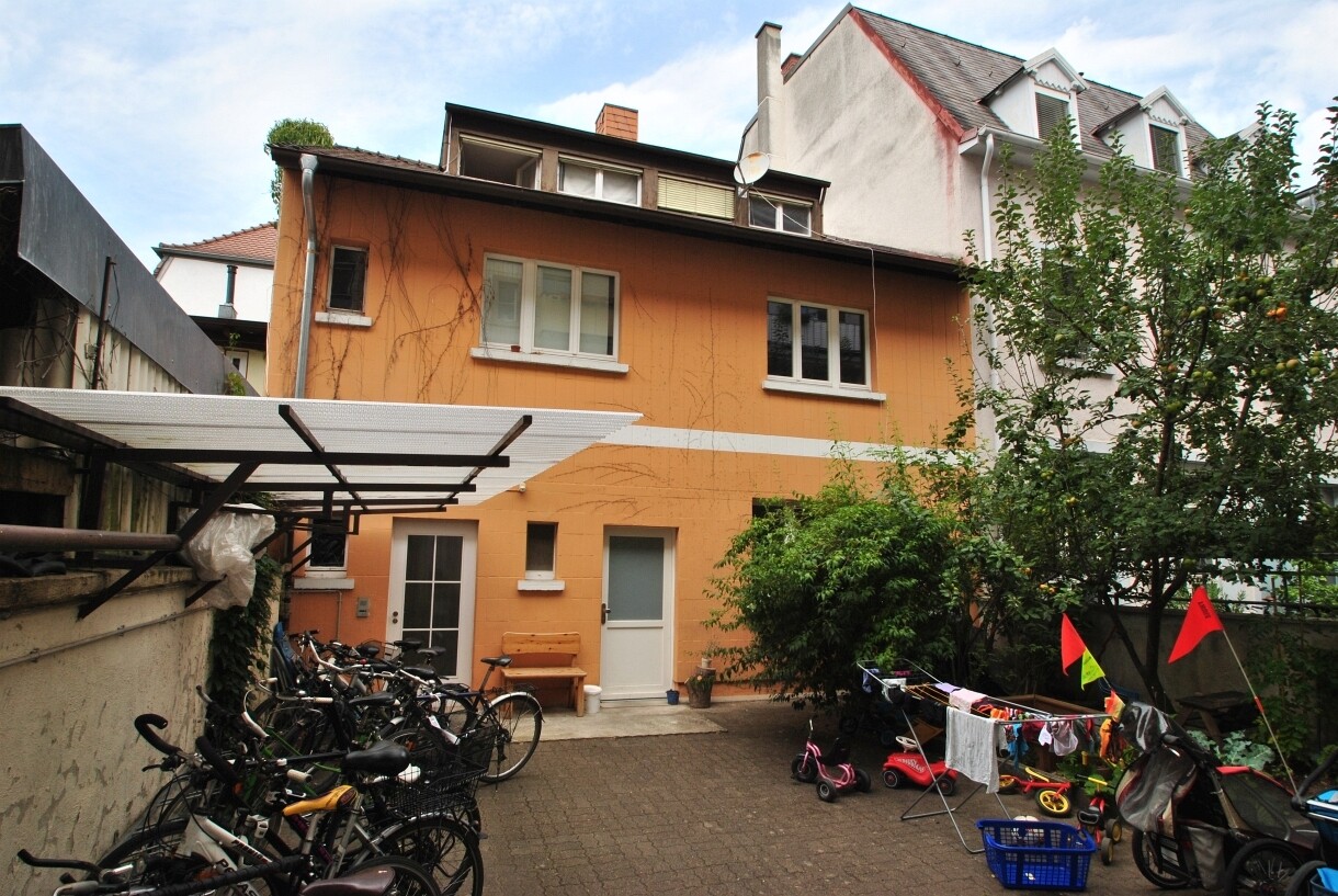 Terrasse vor dem Hause