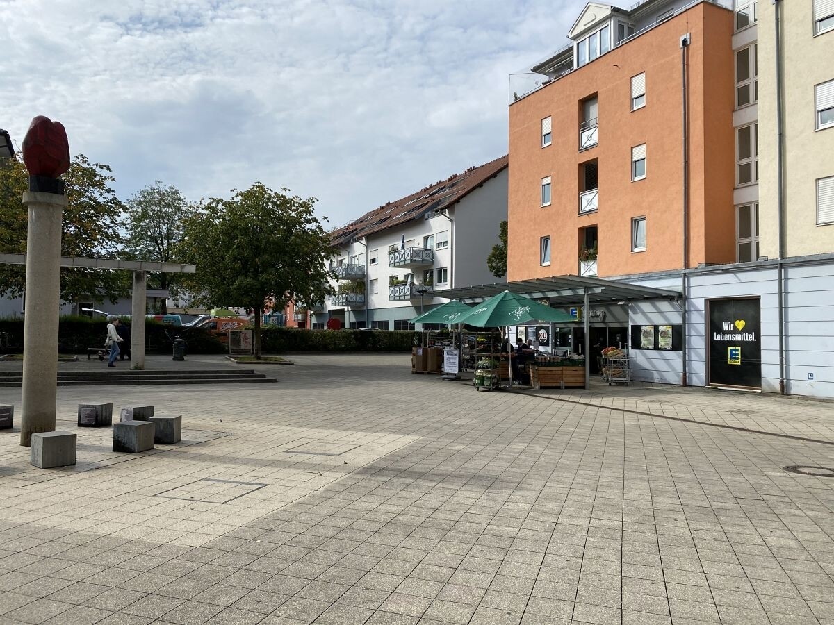 Zähringer Platz um die Ecke