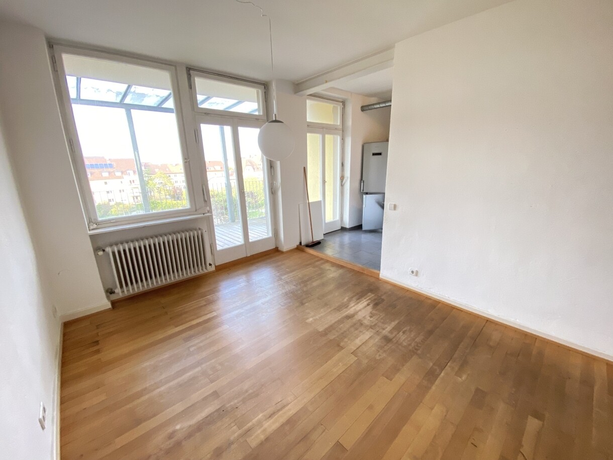 Küche und riesieger Balkon vis a vis