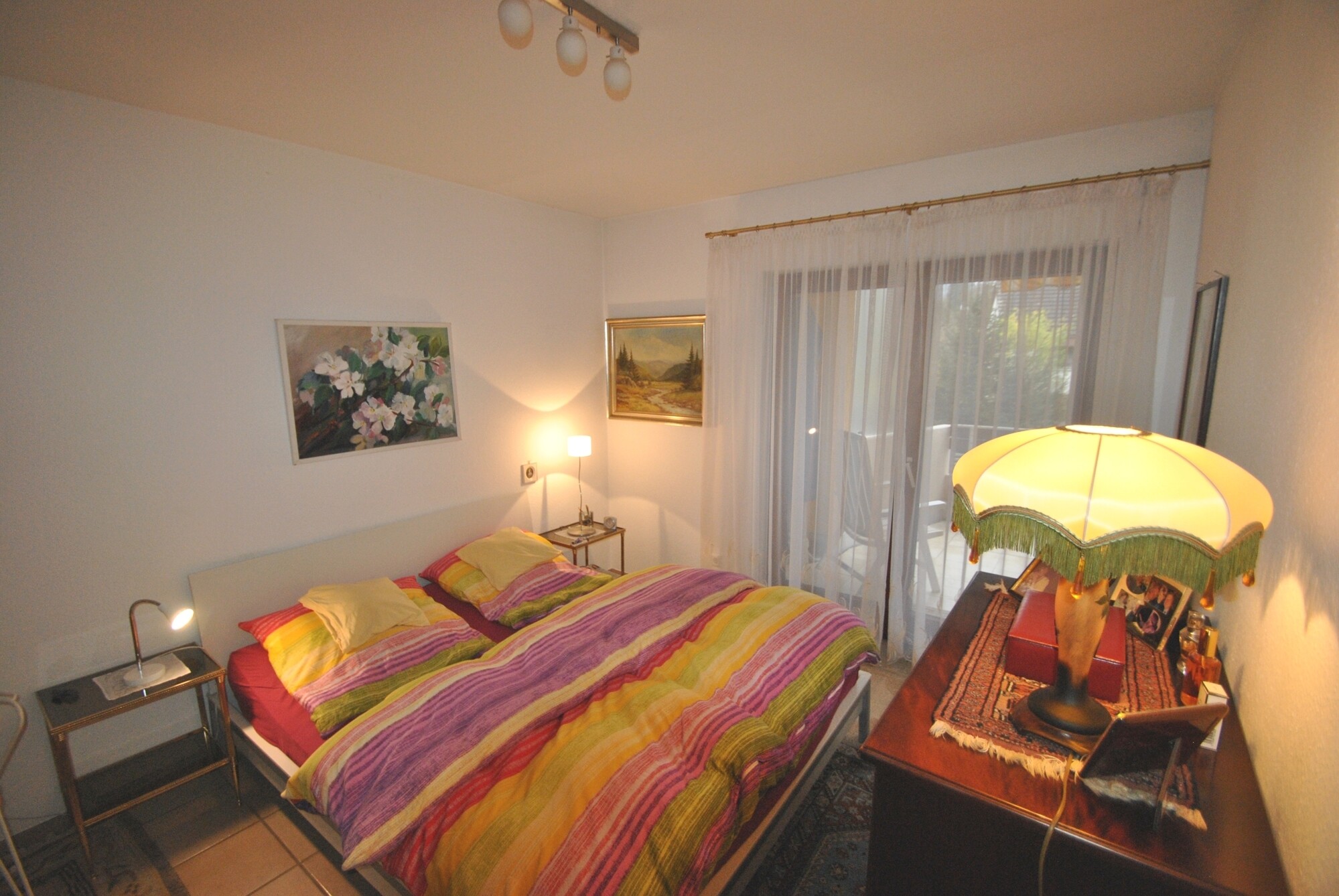 Schlafzimmer mit Austritt auf den großen Südblkon