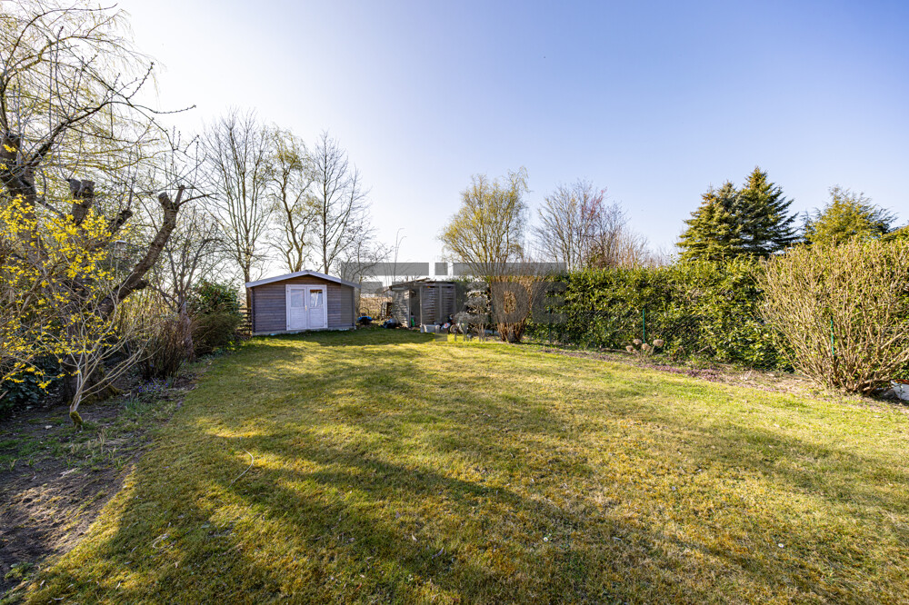 Garten mit Gartenhaus