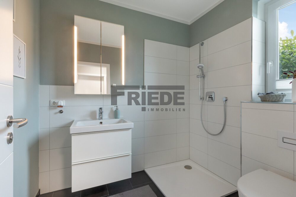 Gäste-WC mit Dusche