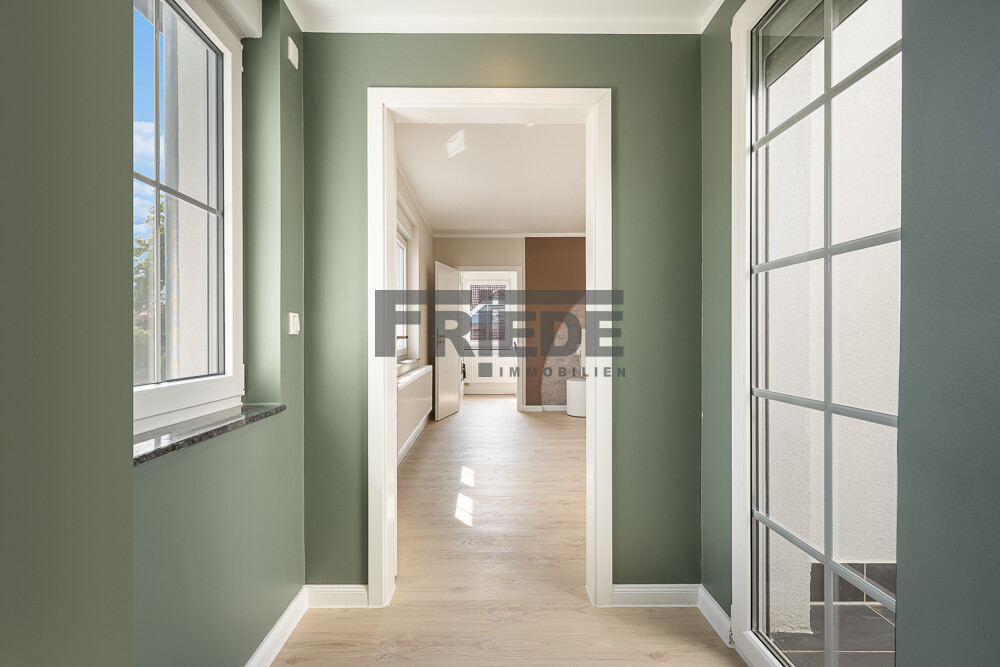 Flur mit Blick ins Schlafzimmer