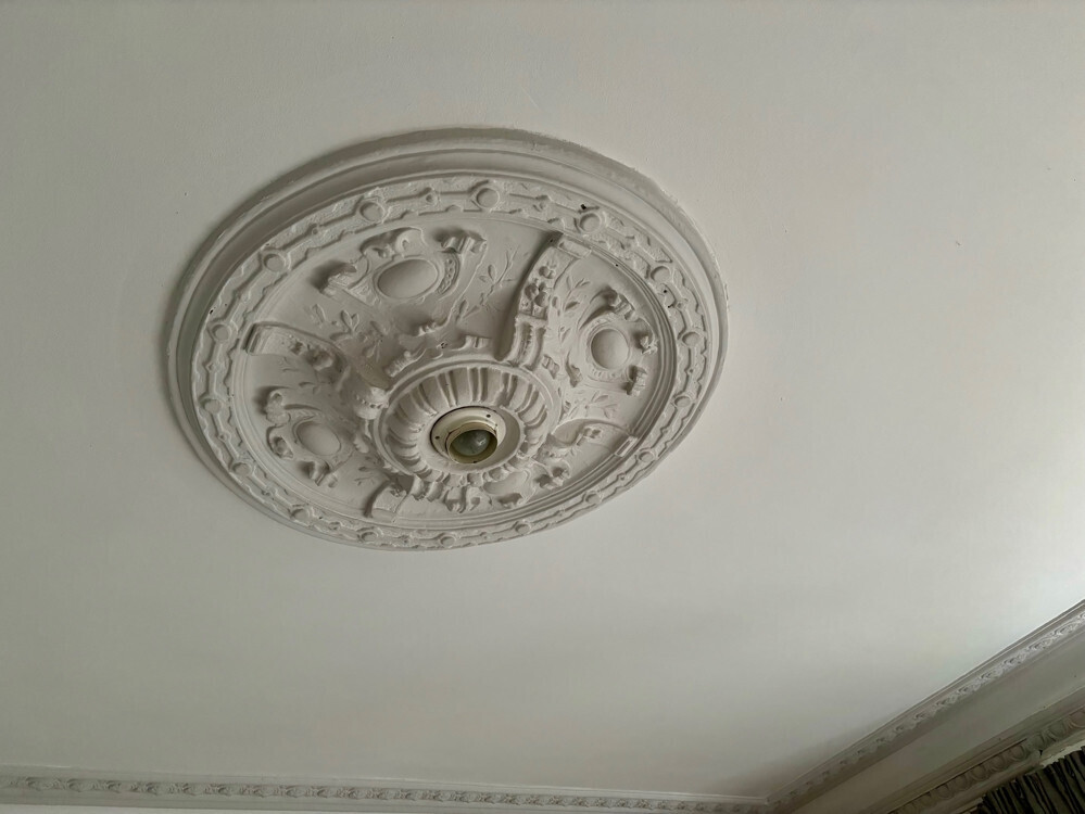 Stuckelement im Wohnzimmer