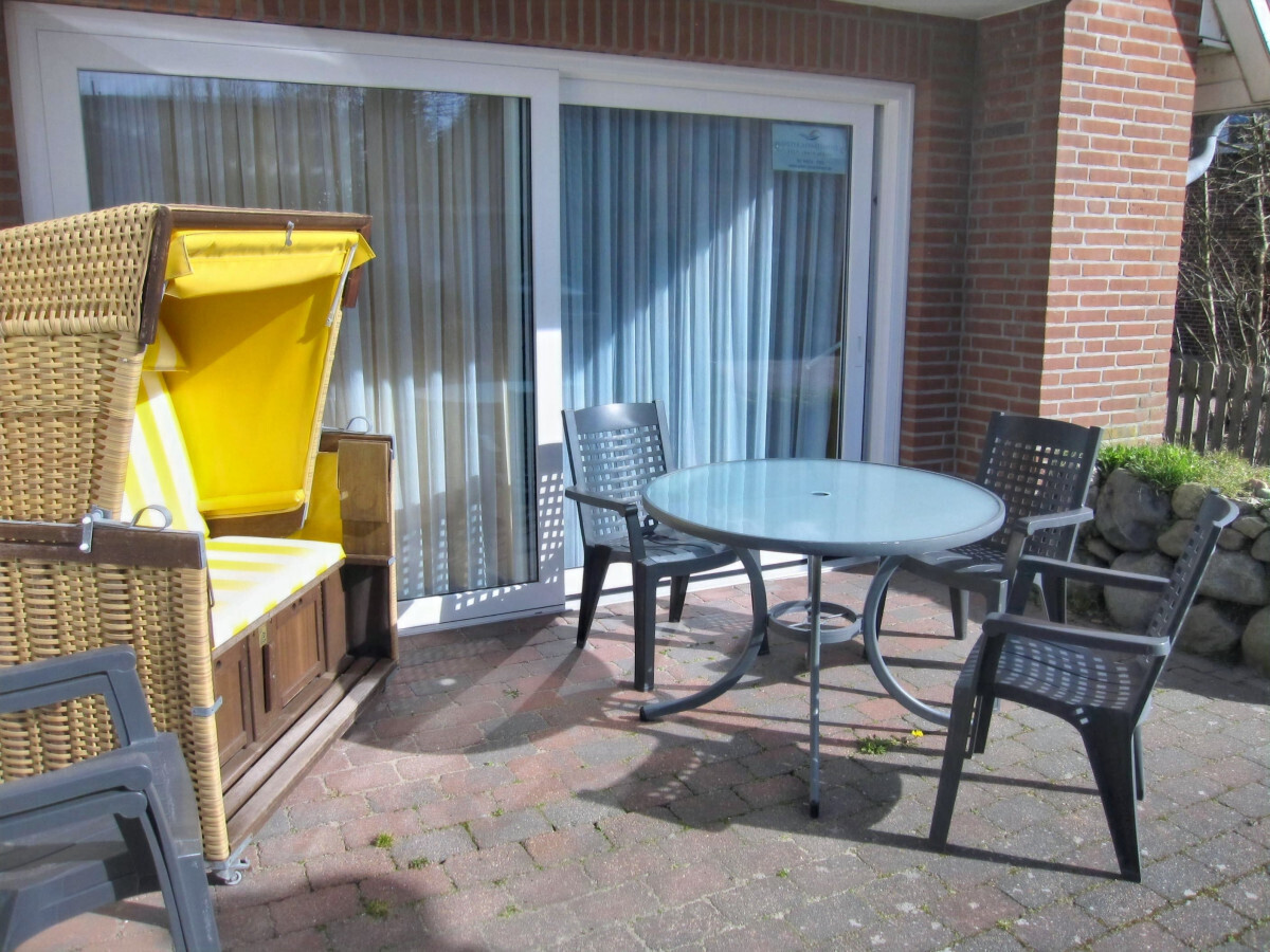 Südterrasse mit Strandkorb