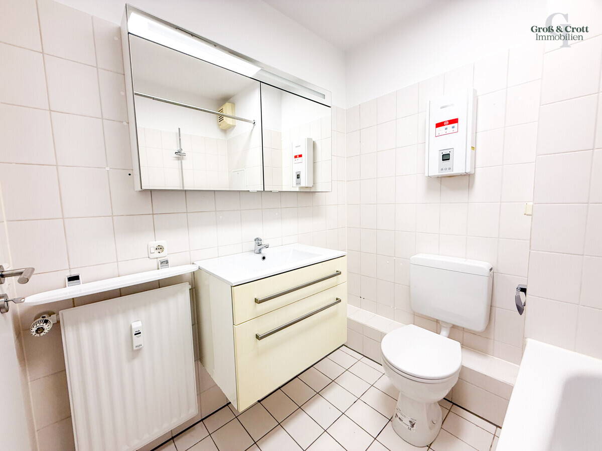 Renovierte, moderne 2-Zimmer-Wohnung in gefragter Lage mit EBK, Wintergarten & überdachter Terrasse - Photo 4