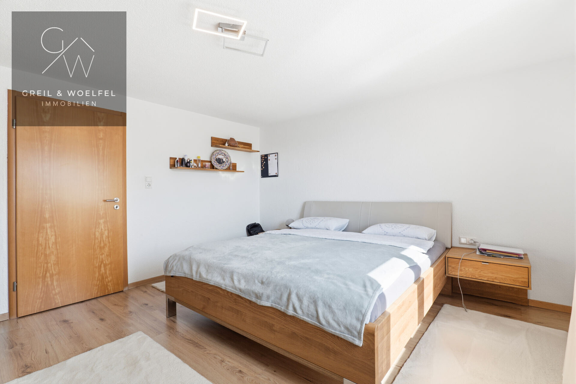 Schlafzimmer 1 2