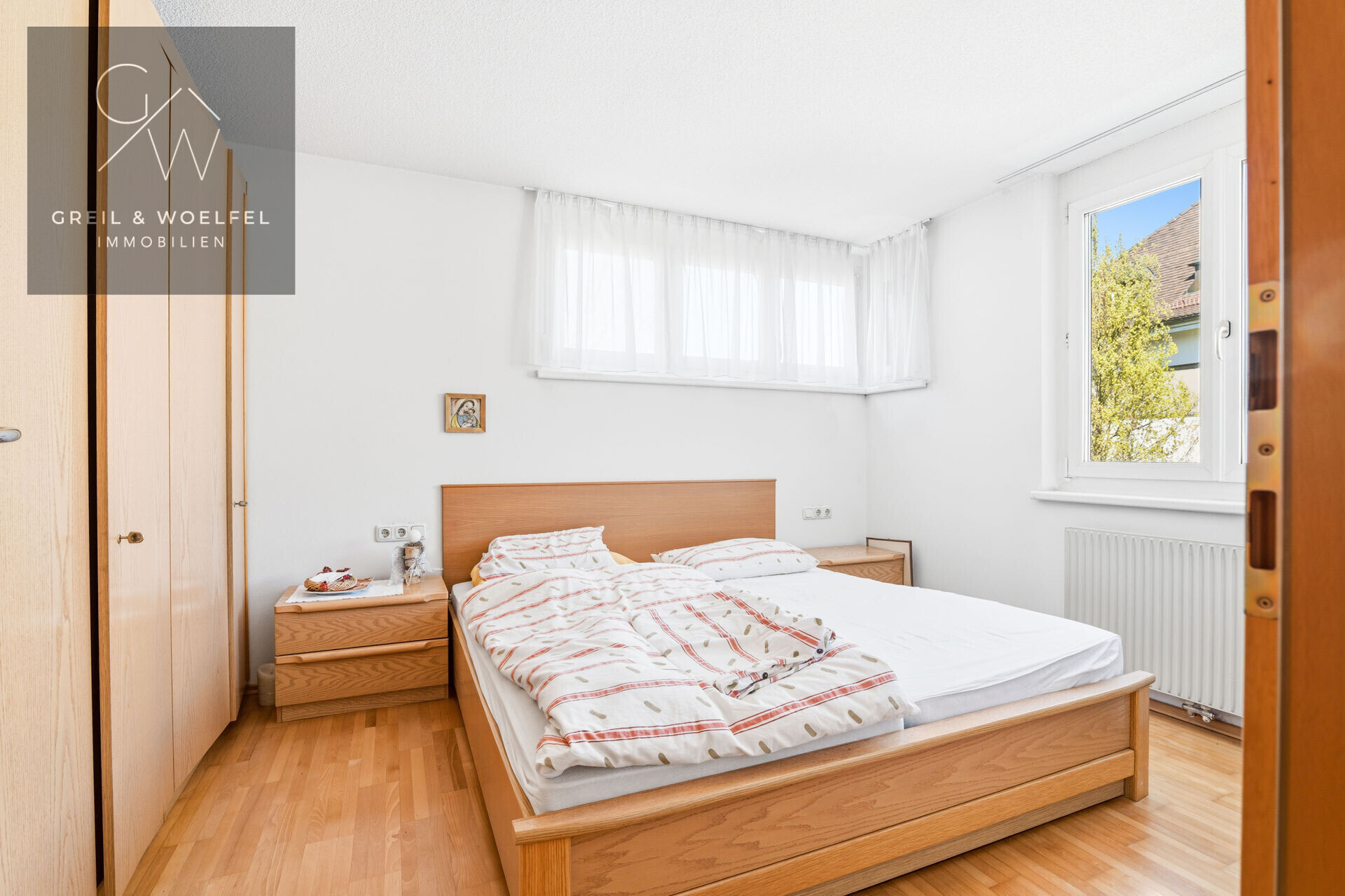Schlafzimmer 1