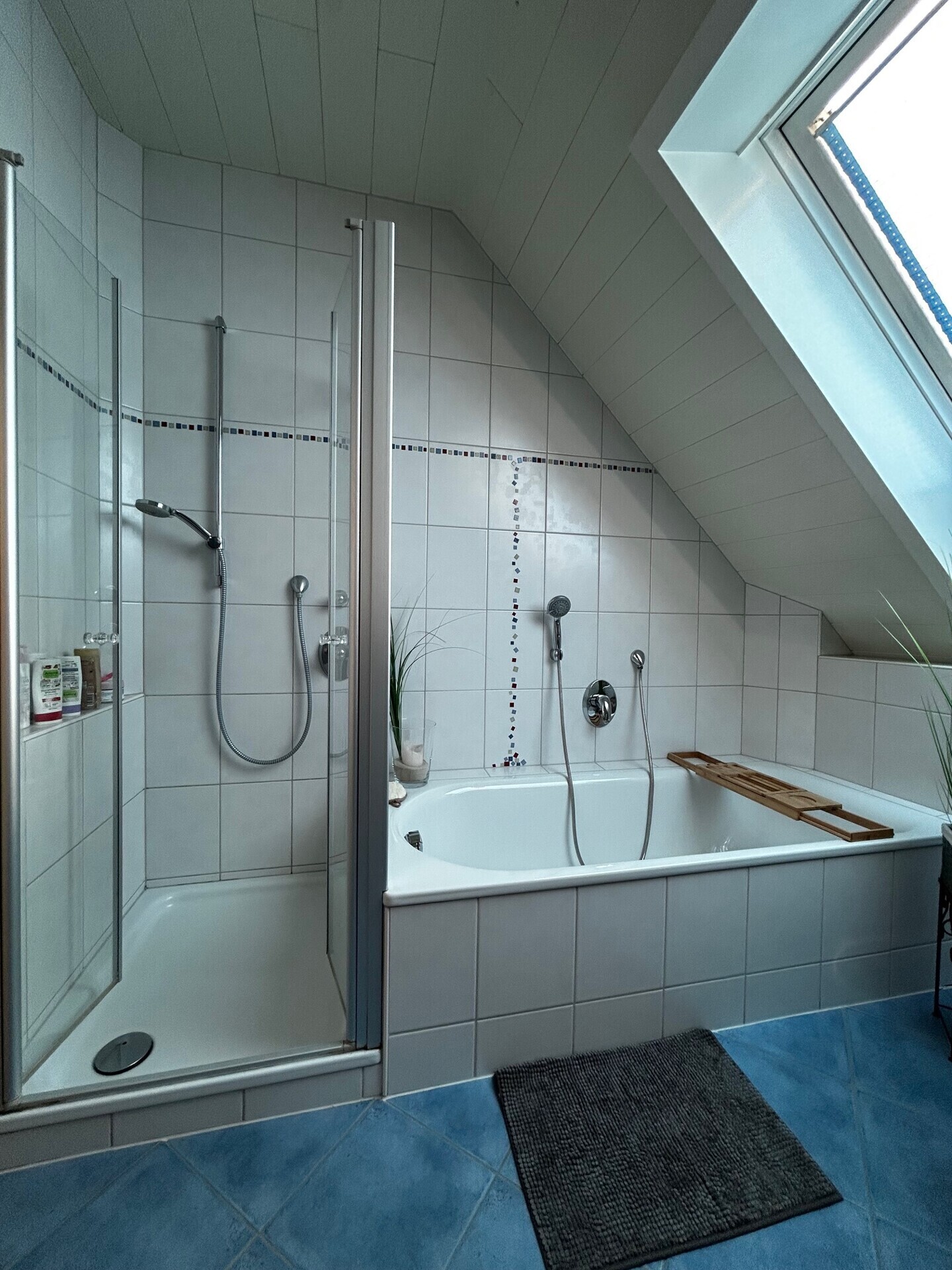 Dusche-Badewanne Bad OG