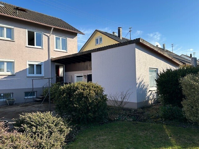 Ansicht seitliech Garage rechts aus Garten