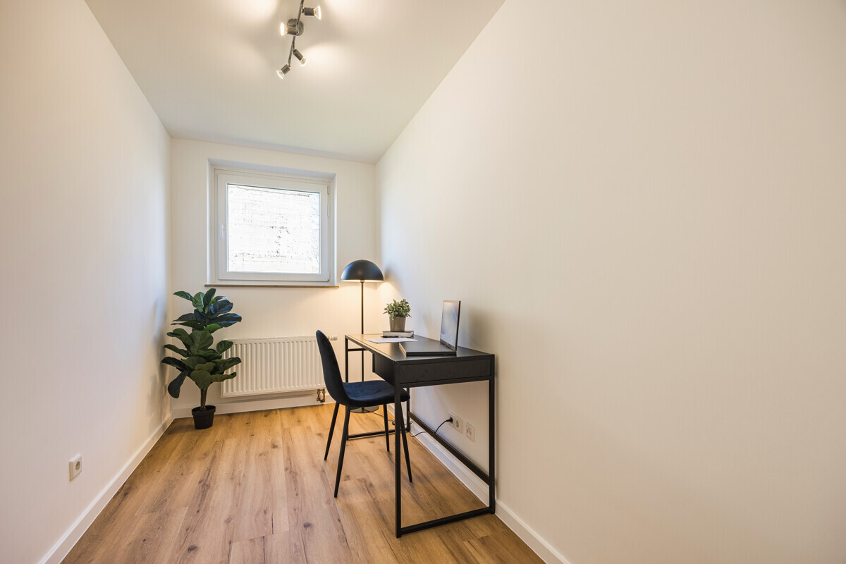 Angrenzendes Büro
