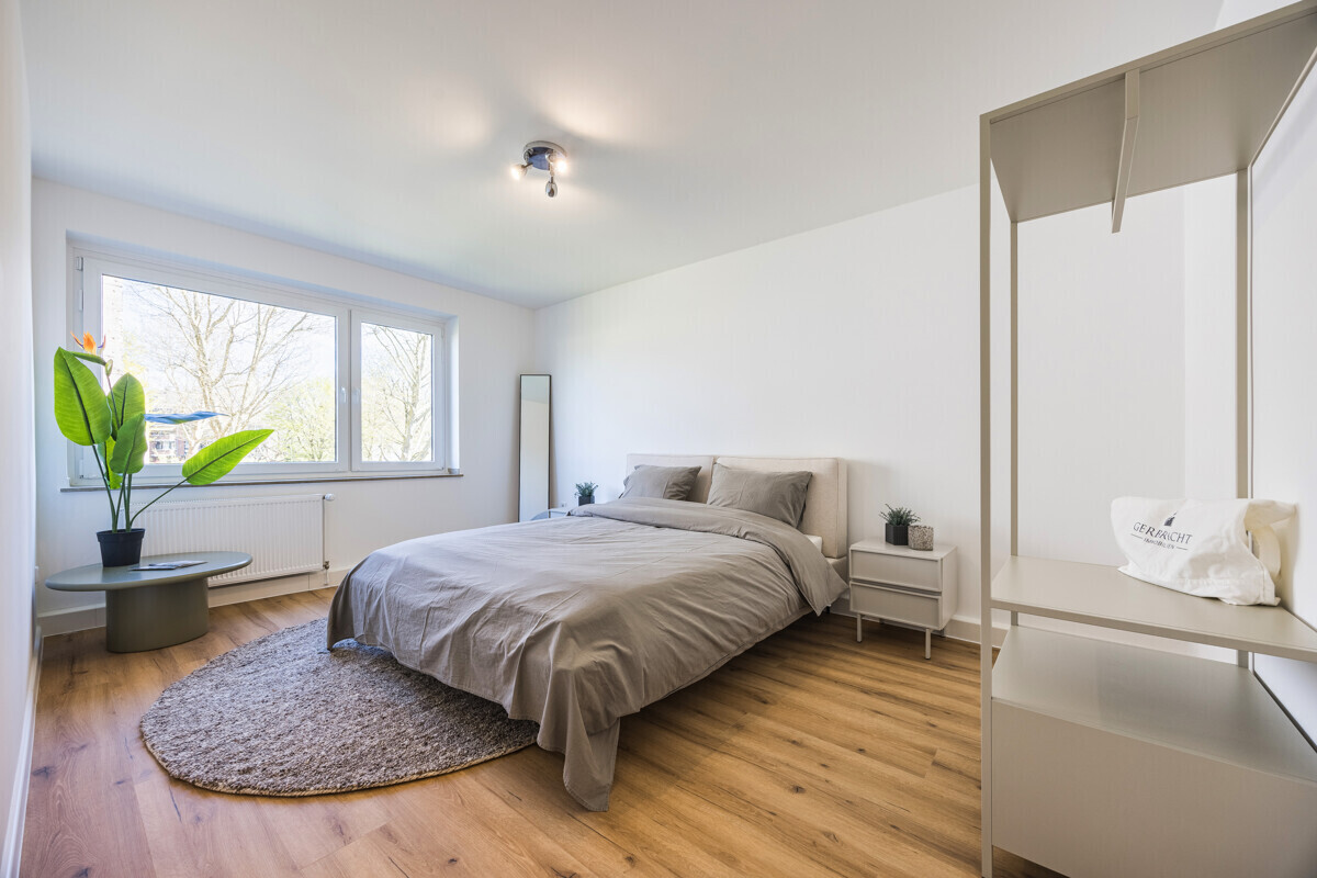 Großzügiges Schlafzimmer