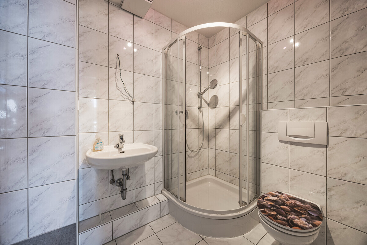 Das Duschbad, ebenfalls auf der 1. Etage