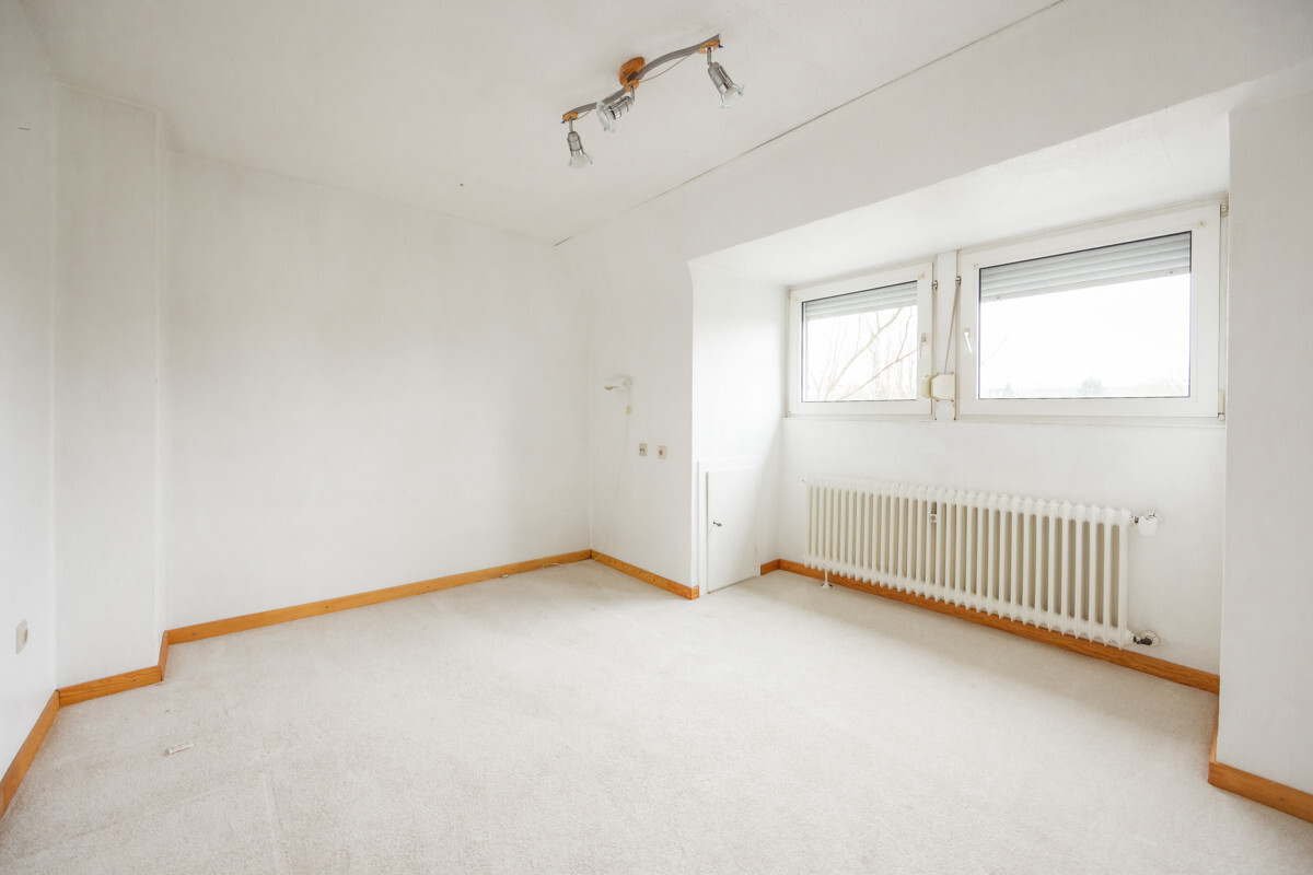 Zweites Schlafzimmer mit Blick auf die ländliche Umgebung