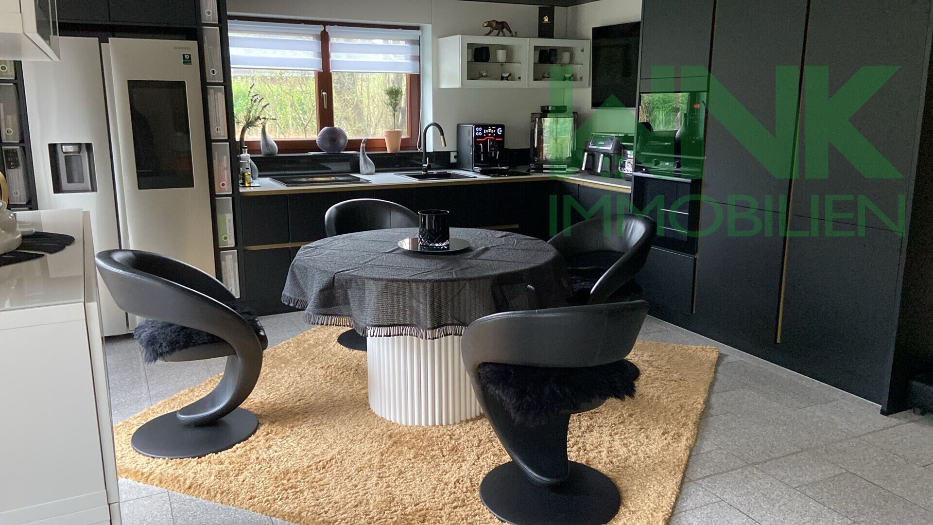 Küche mit Sitzbereich