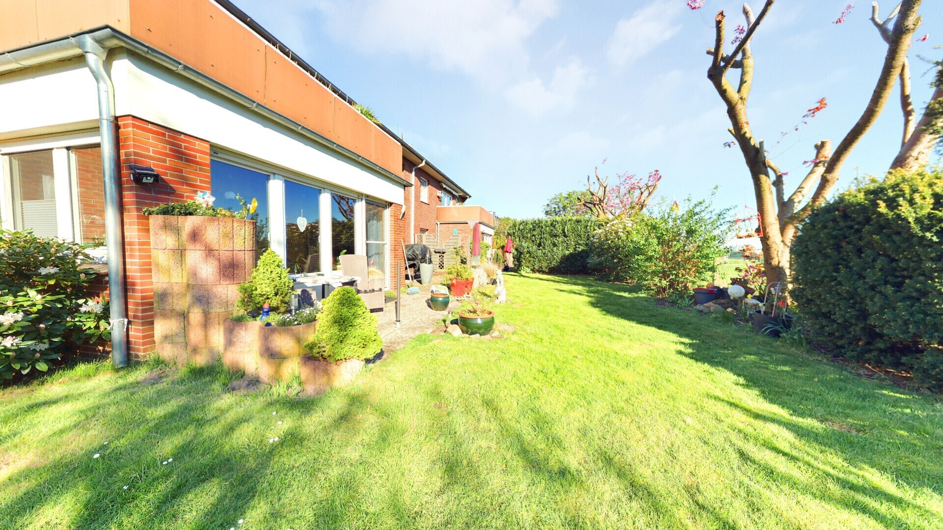 Garten mit Terrasse