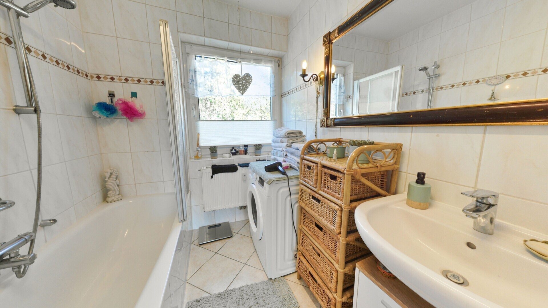 OG links Badezimmer