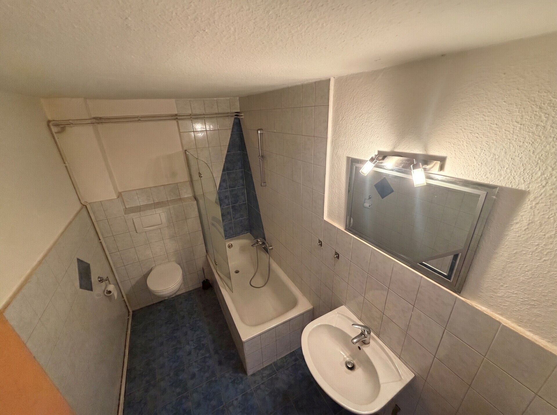 Modernisierte Badezimmer mit zeitgemäßer Ausstattung