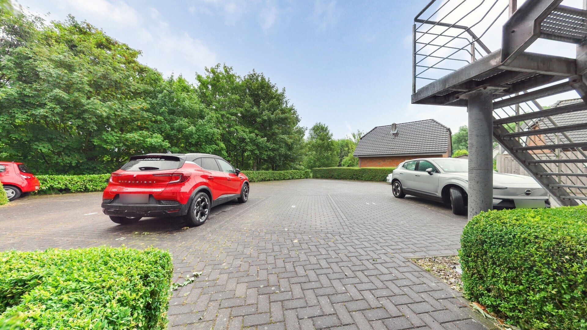 Eigener Stellplatz direkt am Haus