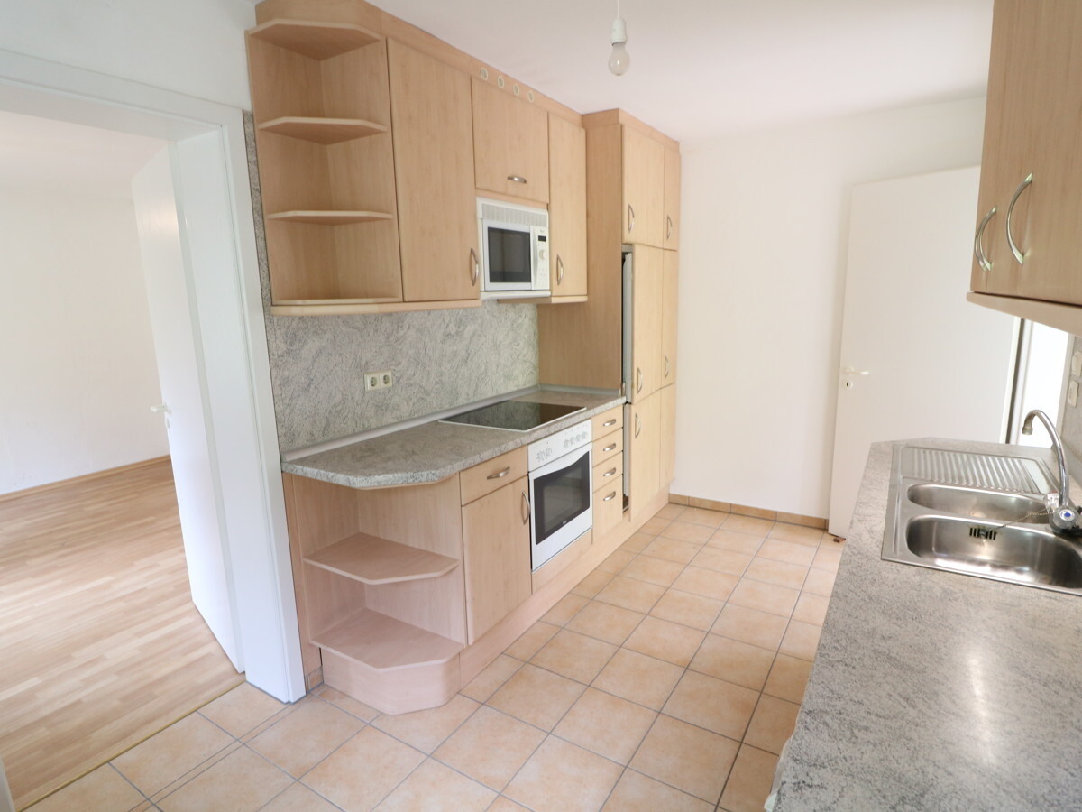 Küche mit Blick ins Zimmer 1