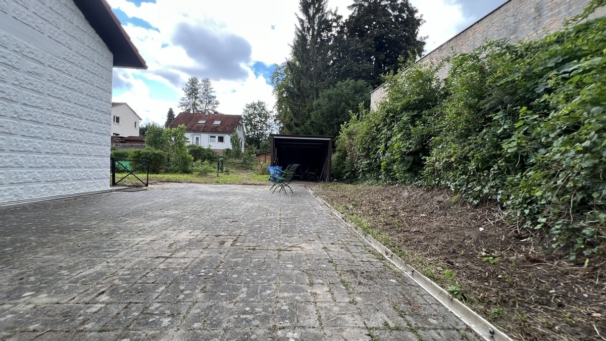Fläche vor dem Haus