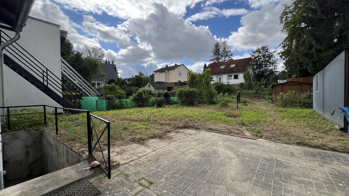 Fläche vor dem Haus