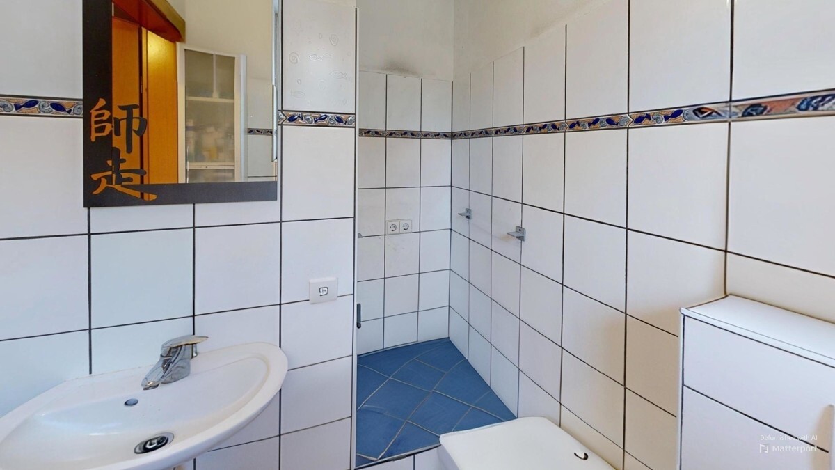 Gäste WC mit Waschmaschinenanschluß