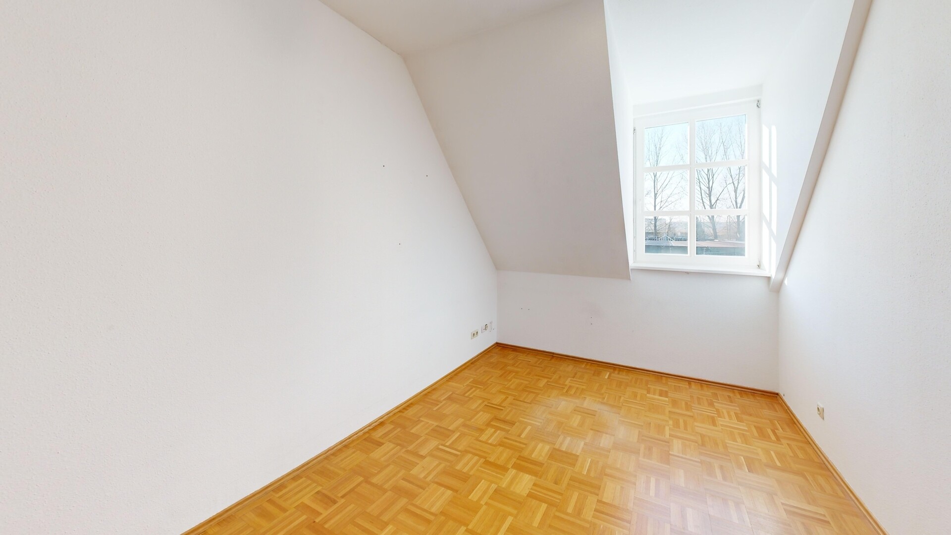 Zimmer 2 OG