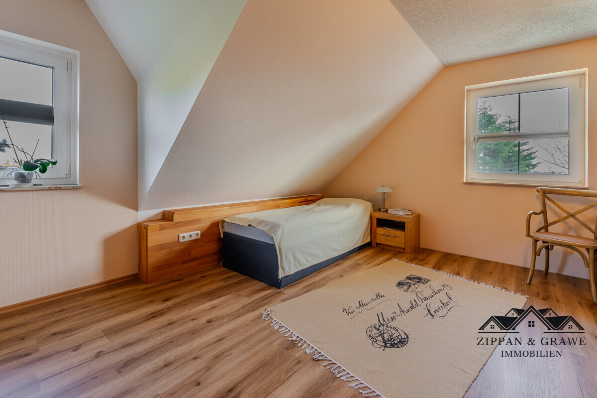 Schlafzimmer 1 DG