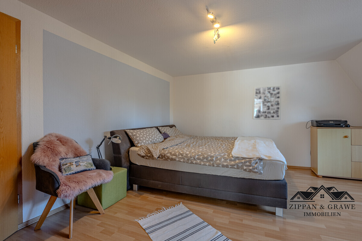 Schlafzimmer DG