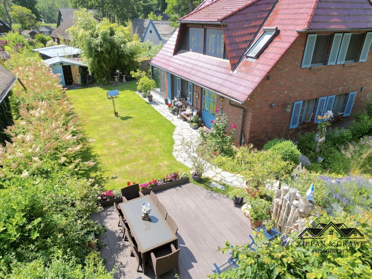 Ansicht Garten mit Terrasse