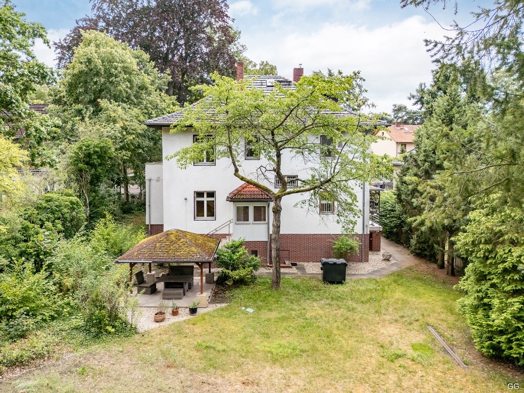 Blick aufs Haus vom Garten