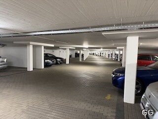 Platz in der großen Tiefgarage