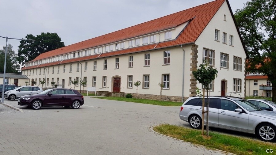 Haus mit Parkplatz