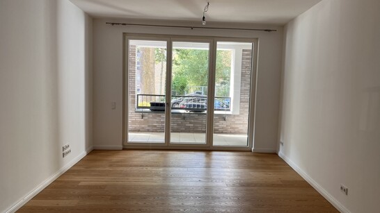 Wohnzimmer mit  angeschlossener Loggia
