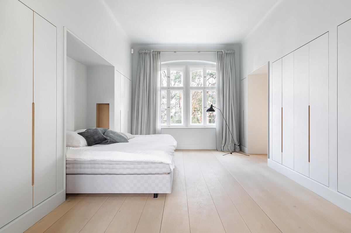 Schlafzimmer mit Einbauten