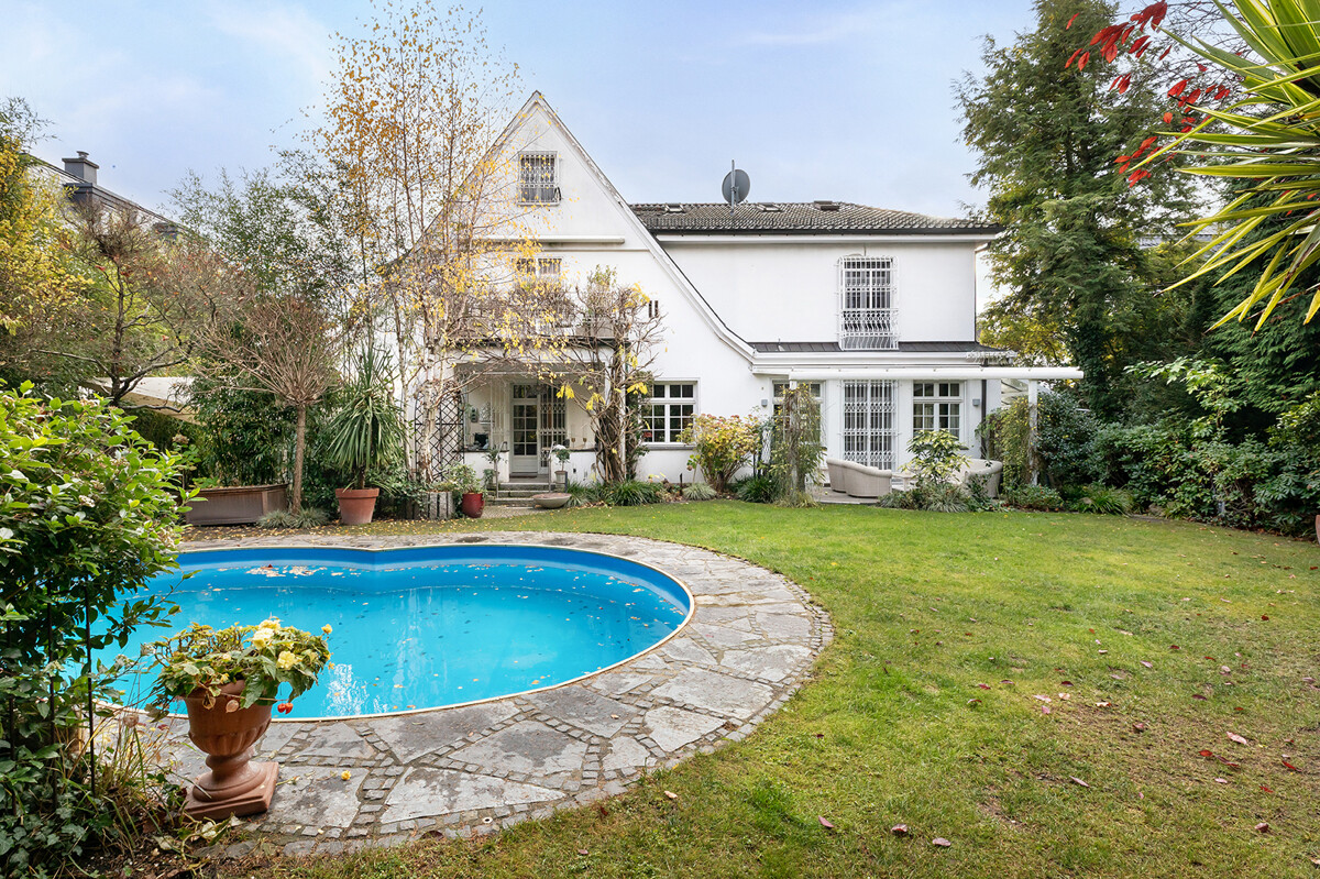 Haus und Garten mit Pool