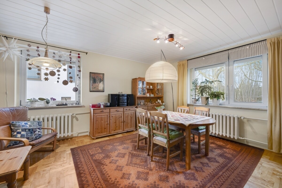 Esszimmer (früher aufgeteilt in 2 Kinderzimmer)