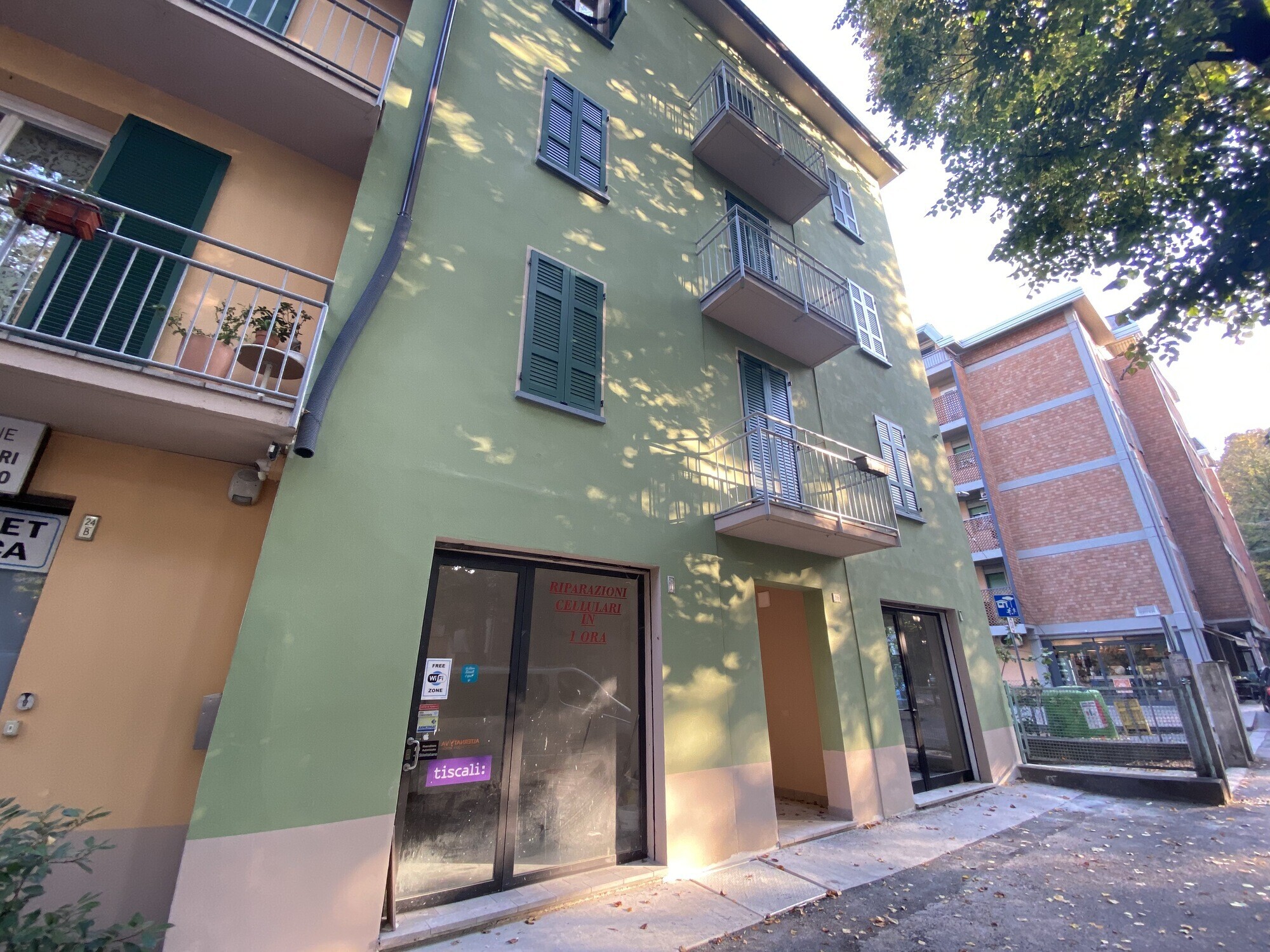 VETRINA E PARCHEGGI