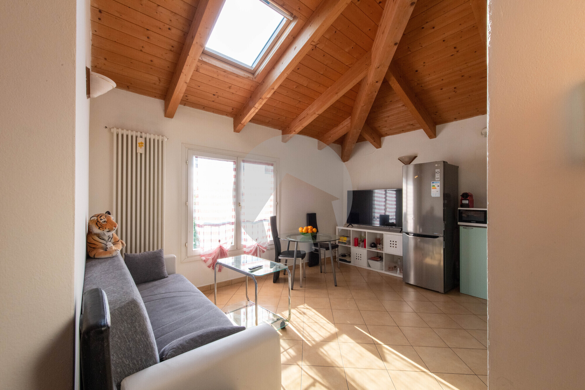 Sala con angolo cottura 